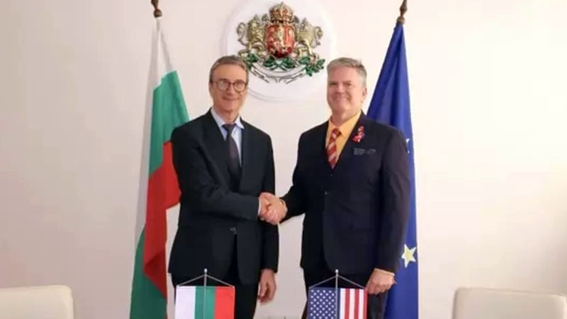 Трайков и и.д. посланик на САЩ обсъдиха удължаването на дерогацията за "Лукойл"