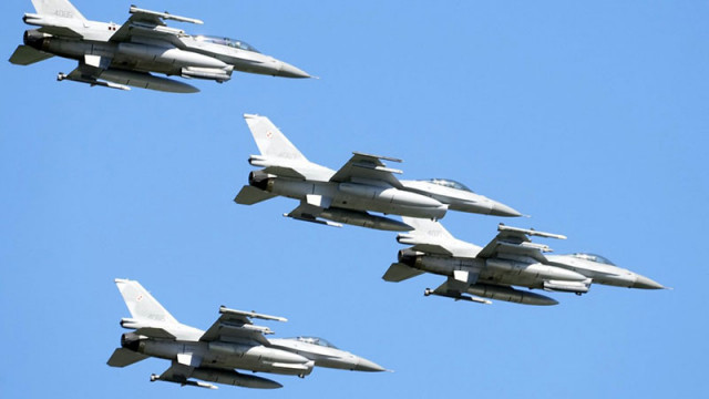 Полша вдигна бойни самолети след руски авиационни удари по Украйна