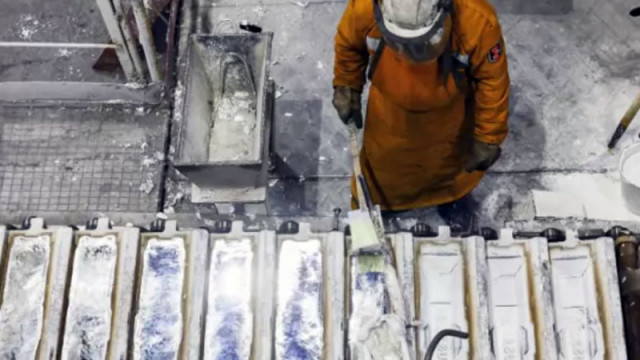 Най-големият завод за алуминий в света свива производството си заради сутиацията с Ормузкия проток