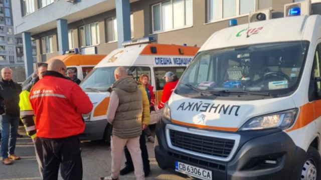 Протест на шофьори на линейки в Бургас заради глоби за превишена скорост и минаване на червено