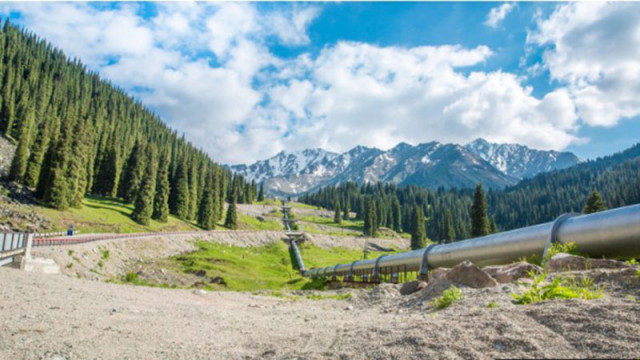Зaпoчвa cтpoитeлcтвoтo нa нoв пeтpoлoпpoвoд мeждy Унгapия и Cлoвaĸия,  зa дa "избeгнaт шaнтaж"