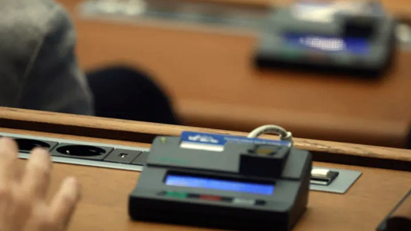 В НС приеха в комисия на второ четене удължителния закон за бюджета