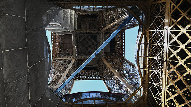 За смелчаци: Айфеловата кула вече има висящ въжен мост на височина от 60 метра