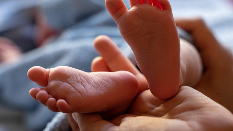 Разширяват списъка със заболявания, за които се изследват новородените у нас