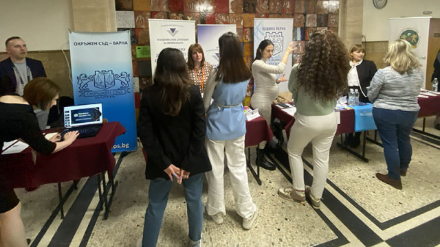 НАП Варна участва във форум „Кариери“ 2026 на Икономическия университет