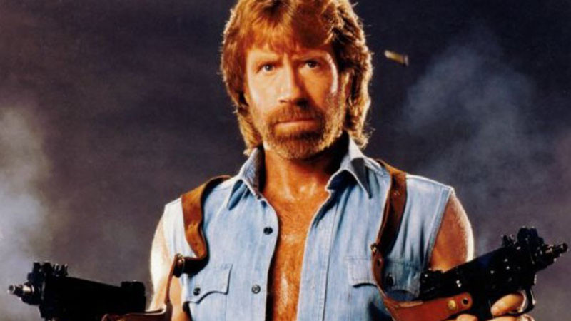 Чък Норис приет в болница след инцидент на Хаваите