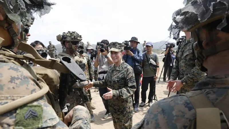 Хиляди морски пехотинци се насочват към Близкия Изток