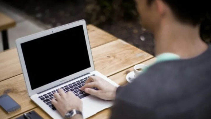 МАЕ призовава за дистанционна работа заради недостига на петрол