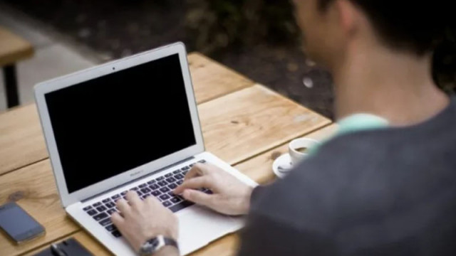 МАЕ призовава за дистанционна работа заради недостига на петрол