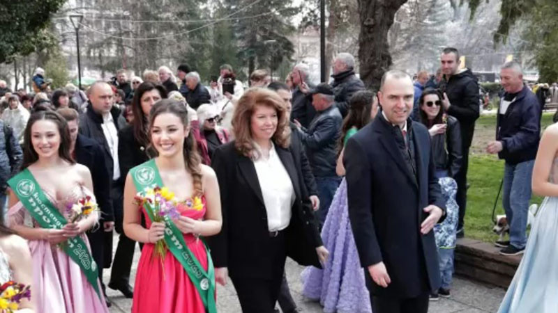 Йотова в Кюстендил: Само заедно и единни, можем да вървим напред