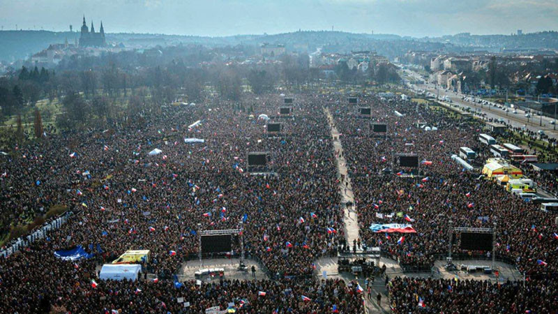 Масови протести срещу правителството на Бабиш в Чехия