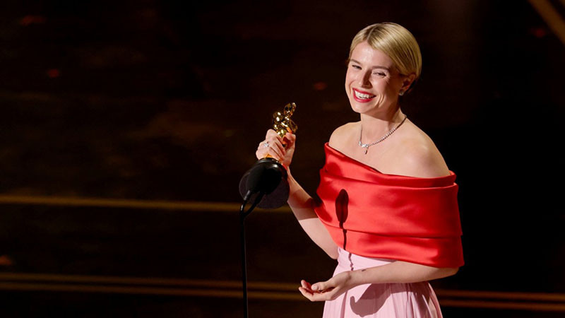 Джеси Бъкли: Актьорството ми помогна да преодолея хранителното си разстройство