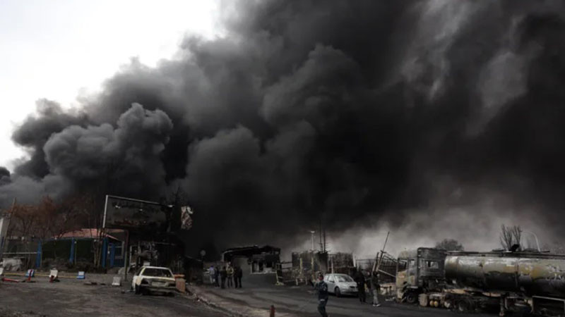 Иран заплаши с унищожение на петролна инфраструктура в целия регион, ако бъдат ударени централите им