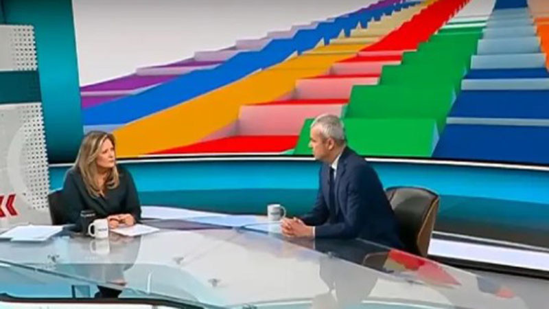 Костадинов иска извинение от Нова телевизия заради Лора Крумова