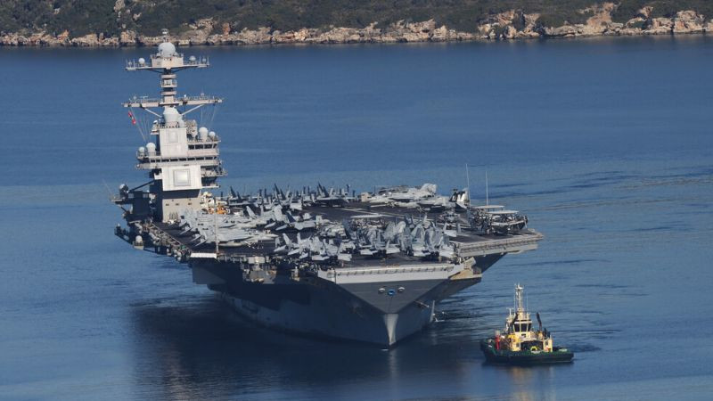 Самолетоносачът "Джералд Форд" акостира във военноморската база "Суда" на Крит