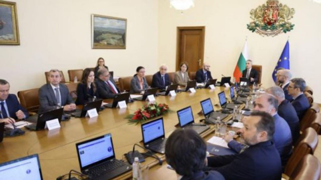 Служебният кабинет решава да оспори пред КС решението на НС за мерки срещу ценовия шок при горивата