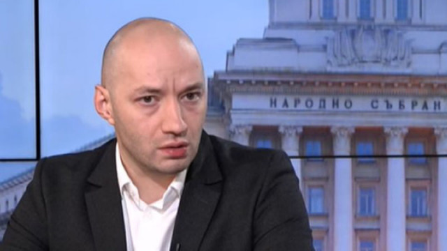Димитър Ганев: При силна конфронтация с "Прогресивна България" печели Радев
