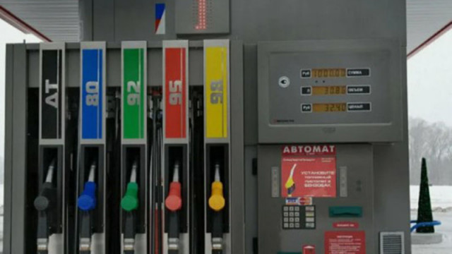 Заради скъпото гориво: Великобритания ограничава скоростта на пътя, извънредно положение в Румъния