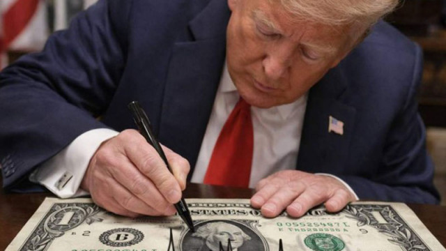 Подписът на Доналд Тръмп - върху доларови банкноти