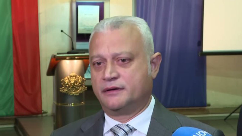 Вътрешният министър: Прокурорският син и още няколко души са нападнали с бухалки служител на ГДБОП