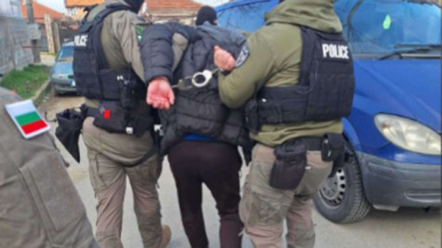Осем души са задържани при операция "Купен вот" в Карнобатско с над 13 хиляди евро