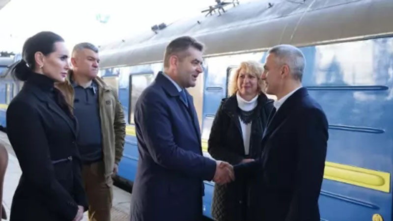 Гюров, Нейнски и министри на крака при Зеленски в Киев