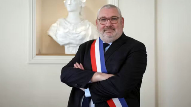 Френски кметове от партията на Льо Пен свалиха знамето на ЕС от кметствата си