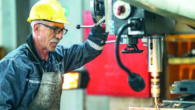 Пенсиите на 355 000 работещи пенсионери ще бъдат преизчислени от от днес