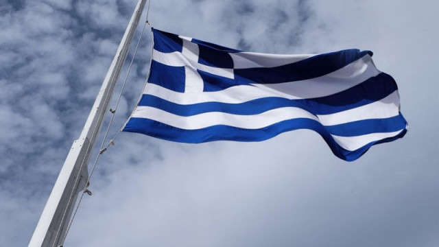 От днес минималната работна заплата в Гърция става 920 евро