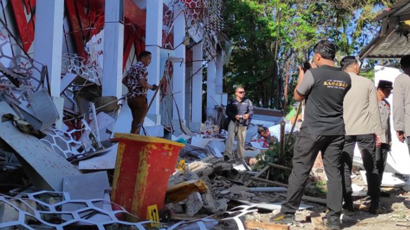 Предупреждение за цунами след земетресение с магнитуд 7,4 в Индонезия