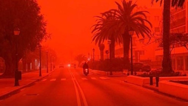 Бурята "Ерминио" в Гърция взе жертва и засипа остров Крит с пясък от Сахара