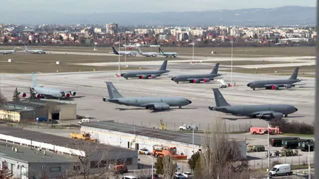 Няма да махаме американските самолети от летище "Васил Левски"