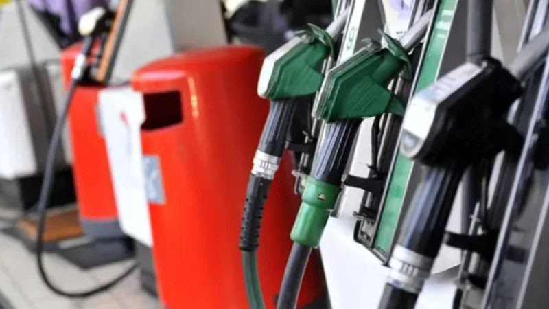 Стотици бензиностанции във Франция останаха без гориво