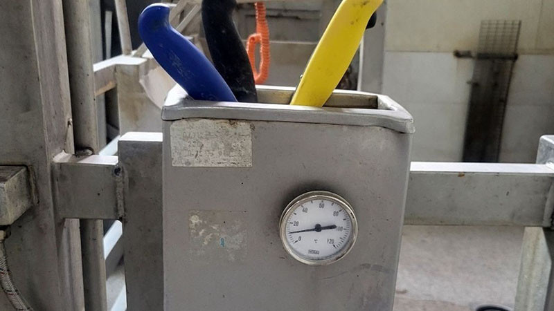 БАБХ удари нелегална кланица в частен дом