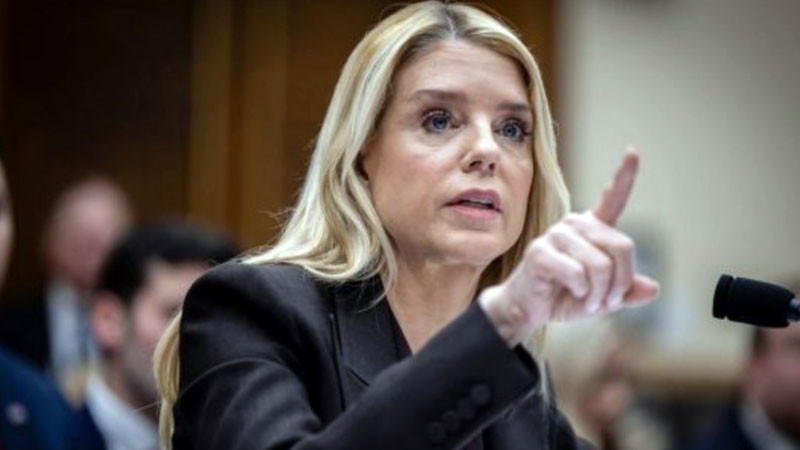 Тръмп към Пам Бонди преди да я уволни: Мисля, че е време