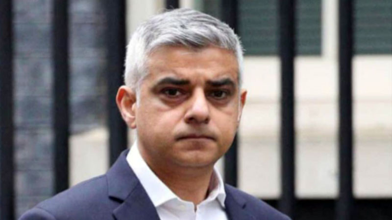 Охранител на лондонския кмет забравил на улицата пълна чанта с оръжие