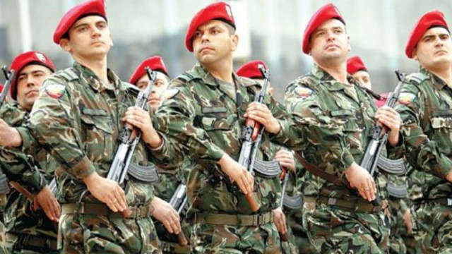 Доклад: По-високите заплати привличат кадри в армията, некомплектът от военнослужещи е намалял