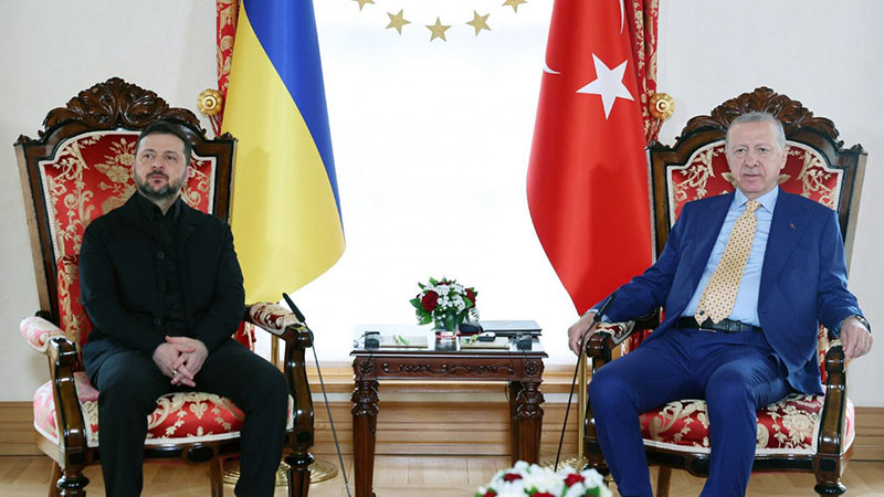 Ердоган се срещна със Зеленски в двореца "Долмабахче" в Истанбул