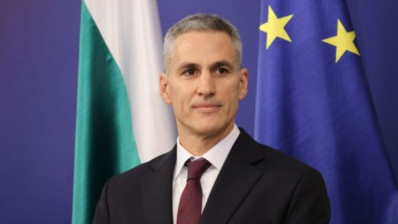 Гюров честити Възкресение Христово на католици, арменци и Цветница на православните