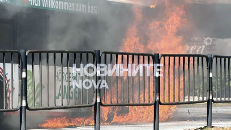 Автобус с 15 пътници пламна в центъра на Пловдив