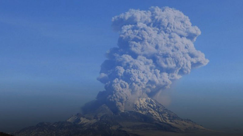 Вулканът Шивелуч в Камчатка изригна
