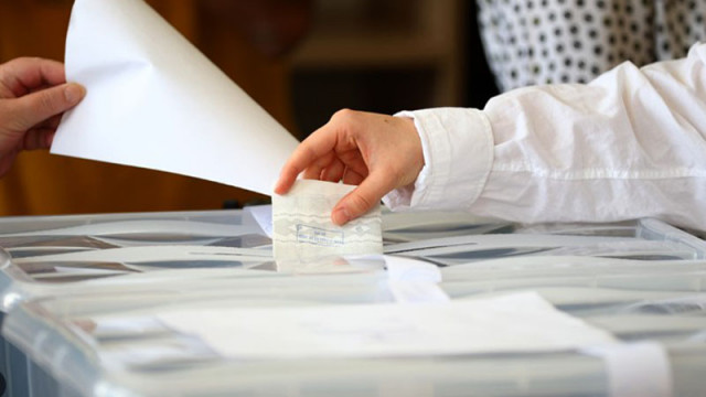 В две секции от общо 400 във Варна ще се гласува само с хартиена бюлетина