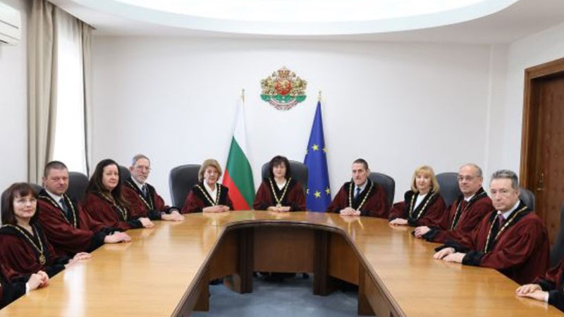 КС реши: Едно и също лице няма право да бъде "изпълняващ функциите" за срок, по-дълъг от 6 месеца