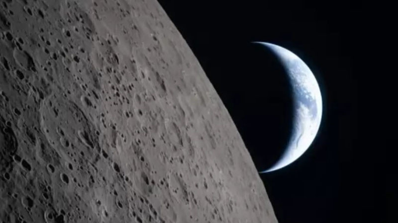 НАСА публикува изумителни снимки на Земята и Луната