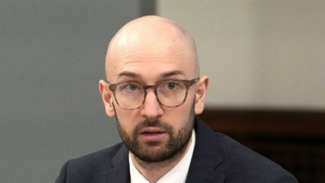 Министър Клисурски: Петролът поевтиня рязко, очаквам спад на цените и на бензиностанциите