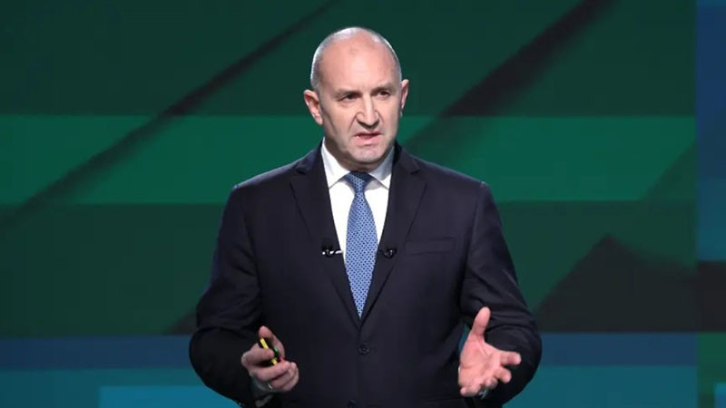 Румен Радев: Тези, които изпразниха джобовете ни, сега посягат и към демократичните ни права