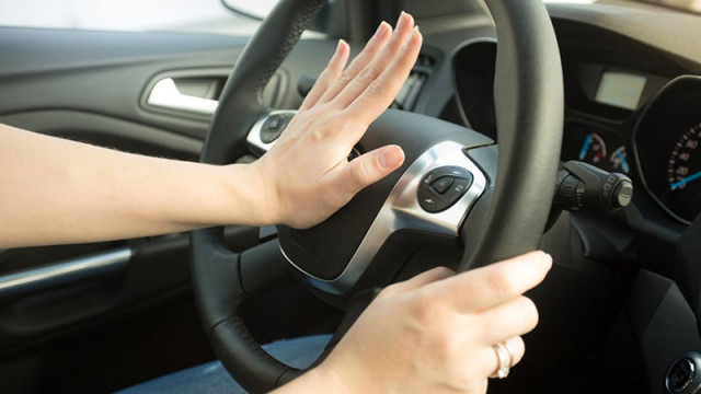 "Още една дума и ще ти съсипя живота": Столичанин се оплака от сблъсък с прокурорка на пътя (видео)