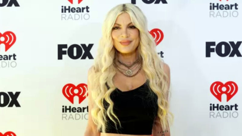 Шофьор мина на червено и помете холивудска актриса и 4-те ѝ деца