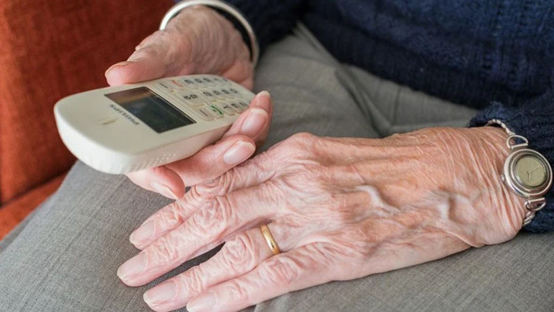 Нови случаи с мобилен оператор, подвел възрастни хора