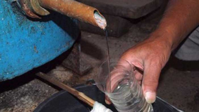 Ракия с опасно съдържание пристига в колети